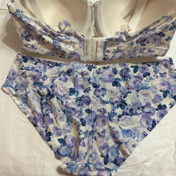 Matching Set - Picture 2 of 4